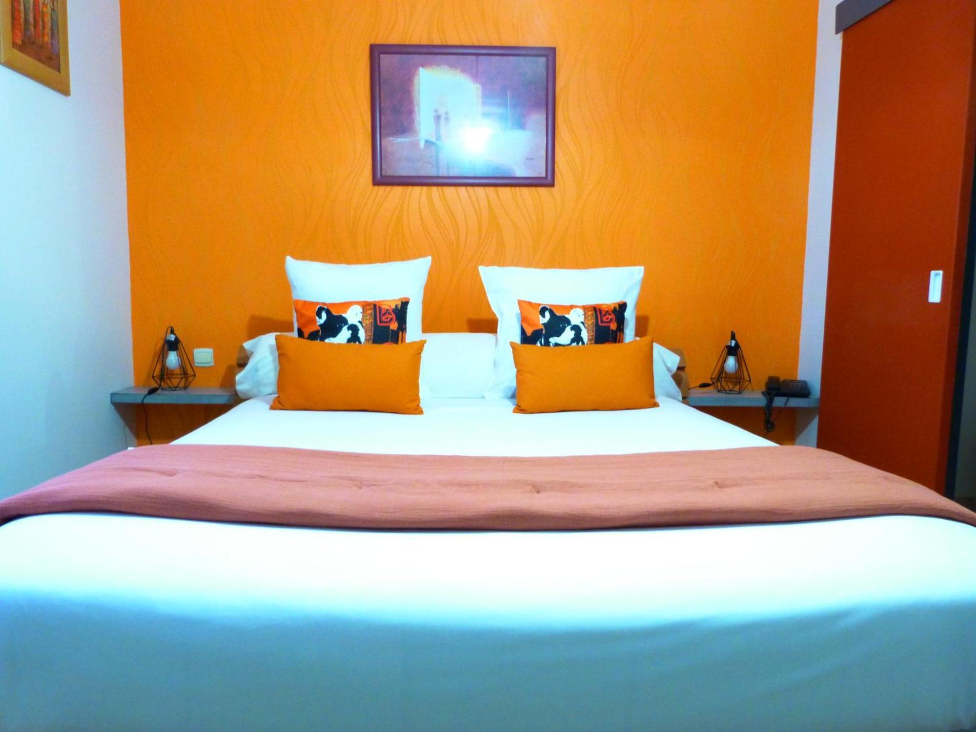 Logis Hotel Les Confins Du Perche Sceaux-sur-Huisne Buitenkant foto