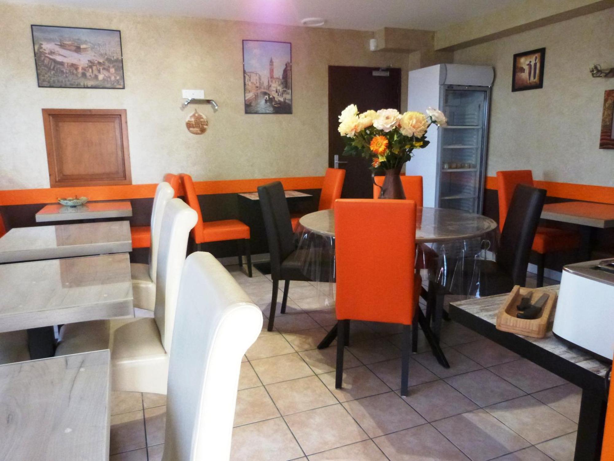 Logis Hotel Les Confins Du Perche Sceaux-sur-Huisne Buitenkant foto